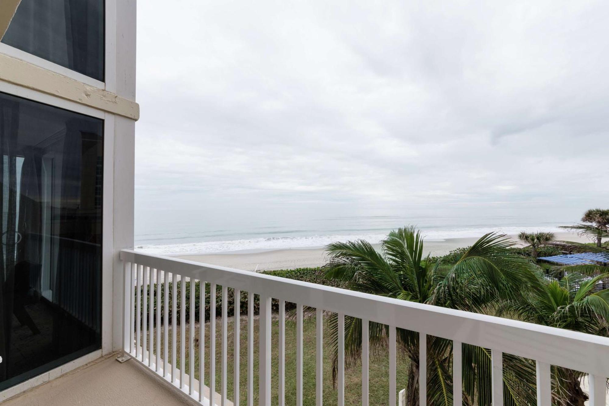 Hilton Melbourne Beach Oceanfront Bagian luar foto